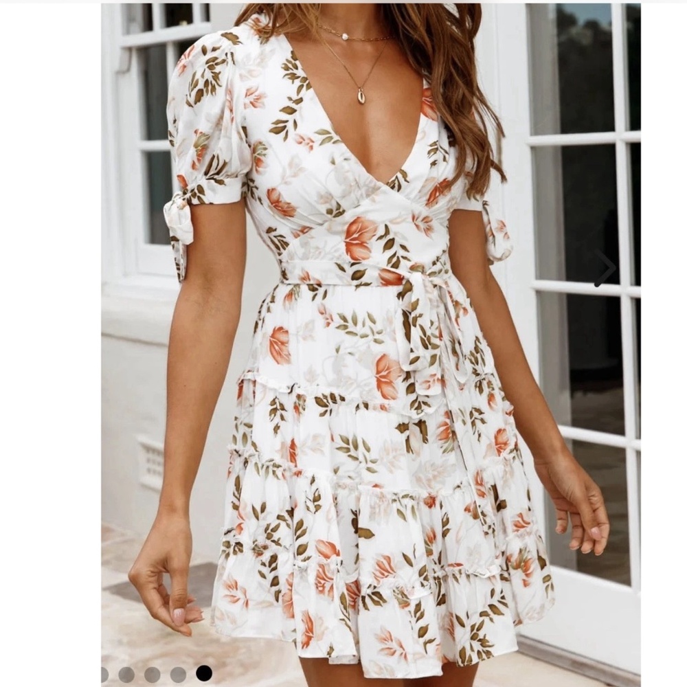 Selfie Leslie short sleeve tied cuff layered ruffle floral mini size small - Picture 2 of 11